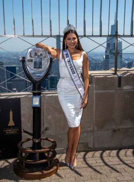 Miss Universo. Andrea Meza visita el Empire State tras ser coronada