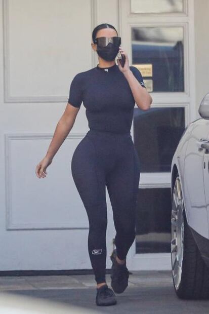Kim Kardashian impacta con figura 'irreal' en leggings por Beverly Hills