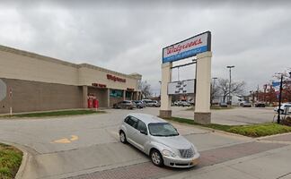 Mujer escupe contra clientes que le pidieron usar cubrebocas en Iowa