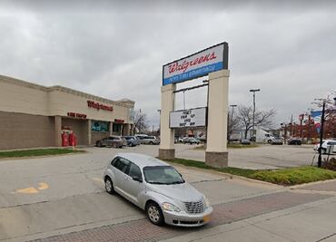 Mujer escupe contra clientes que le pidieron usar cubrebocas en Iowa