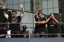 Los Dodgers celebran su bicampeonato con desfile épico: Shohei Ohtani promete ir por el triple. VIDEO