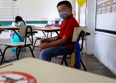 Alumnos y profesores vacunados en EU no necesitarán cubrebocas