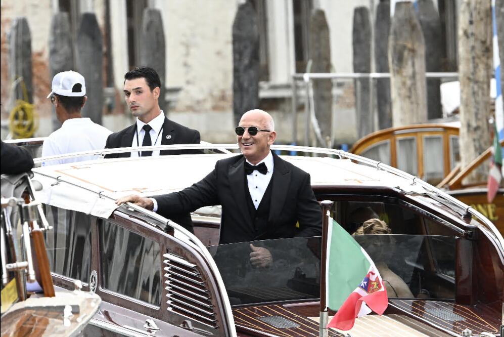 Bezos se casa en Venecia: 27 vestidos, superyates, famosos... y activistas en pie de guerra. EFE/EPA/DANIEL DAL ZENNARO