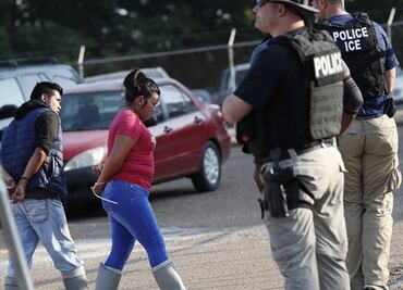 ICE liberará a embarazadas detenidas tras redada en Mississippi