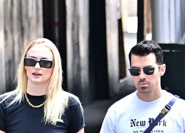 Sophie Turner deslumbra con sencillo look braless en Nueva York