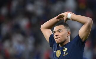 ¿Quién es la novia y cuál es la fortuna de Kylian Mbappé, estrella de Francia?