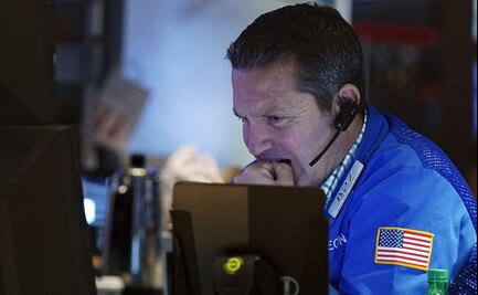 Nueva variante del Covid tira a Wall Street; cierra con la peor caída del año