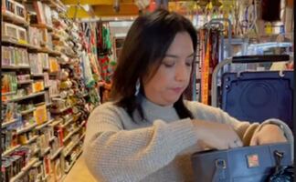 Mujer acusa a afroamaericano de robar celular, pero lo encuentra en su bolso