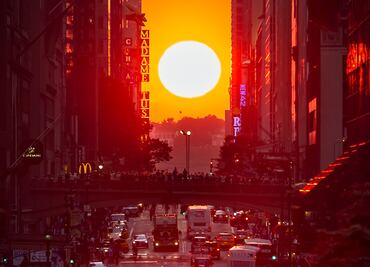 Así se vio Manhattanhenge, el “extraño y maravilloso" espectáculo en calles de Nueva York