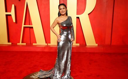 Salma Hayek se roba la atención en Instagram con bikini azul de infarto