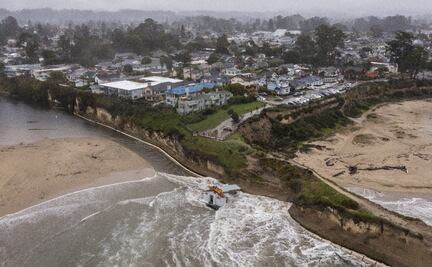 Residentes de California en alerta por amenaza de fuertes olas e inundaciones en Nochebuena