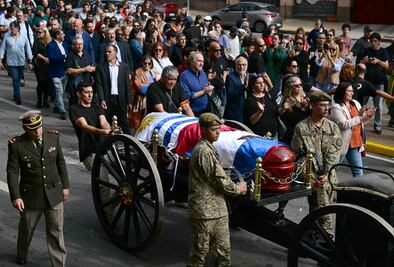Restos de José Mujica reciben emotiva despedida en Uruguay: así fue el homenaje nacional. FOTOS