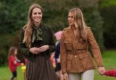 Melania Trump y Kate Middleton son el epítome de la moda; lucen en looks combinados en encuentro con scouts