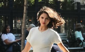 El vestido ceñido con el que Eiza González cautivó en Los Ángeles