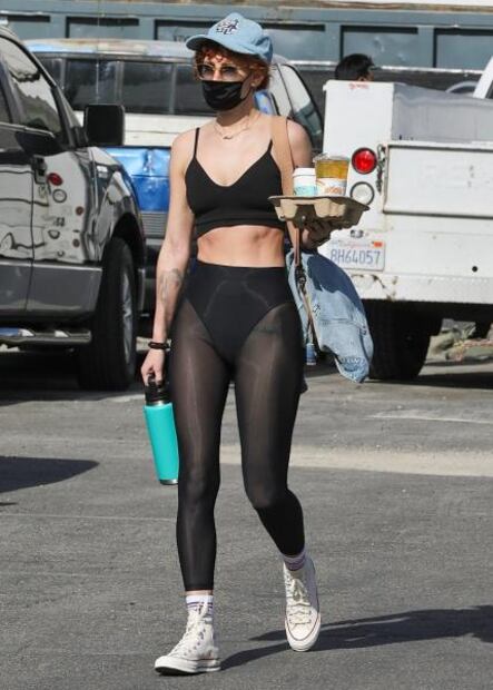 Hija de Demi Moore se luce con bralette y leggings transparentes en LA