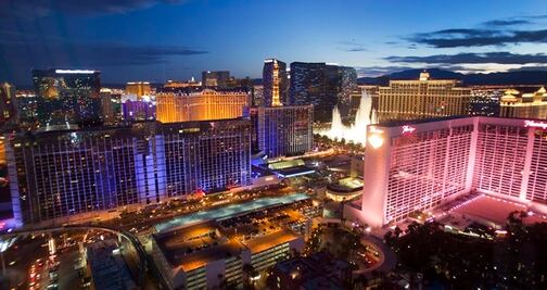 Emociónate en la tirolesa que atraviesa Las Vegas Strip