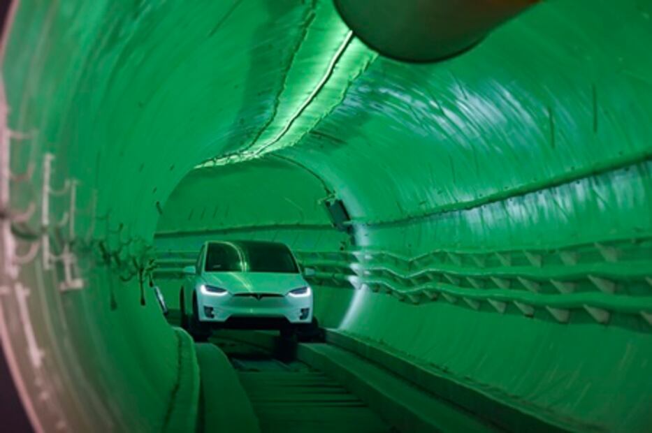 Elon Musk presenta prototipo de túnel para transportar a pasajeros