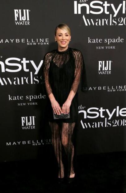 Kaley Cuoco conquista Los Ángeles con vestido de encaje y transparencias