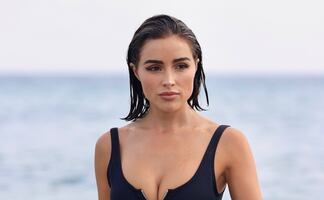 Olivia Culpo posa con su falda más arriesgada en Instagram