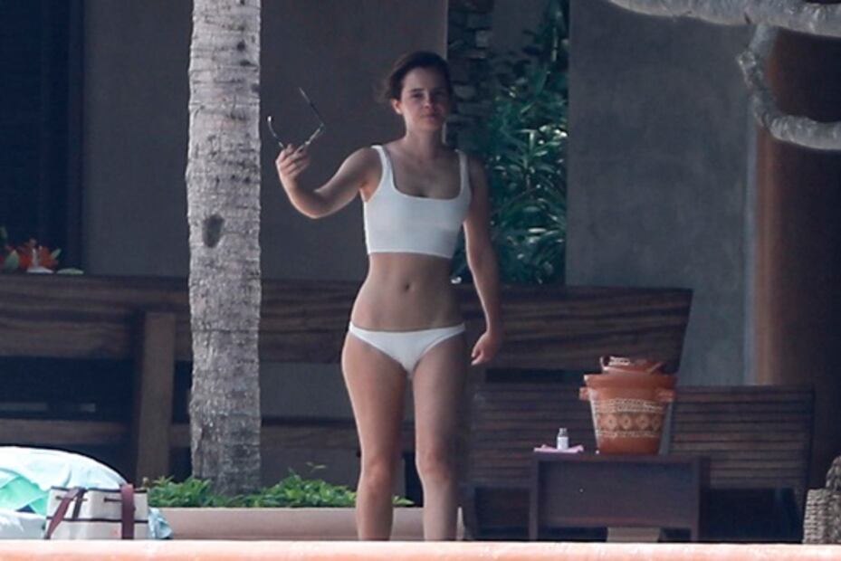 Emma Watson presume 'bikini body' en playa de México