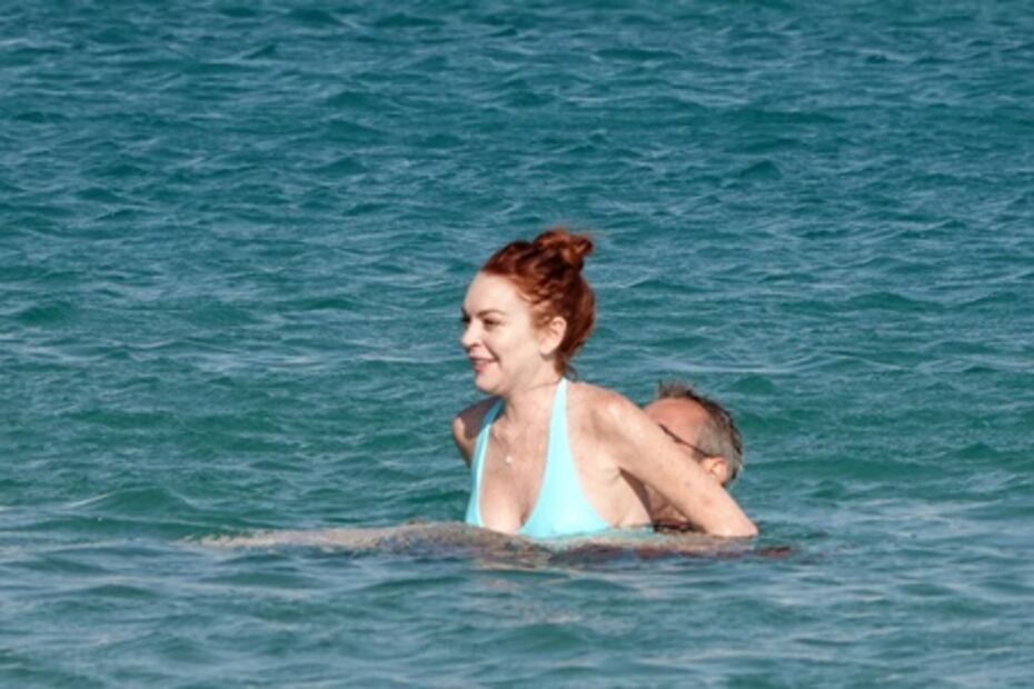 Lindsay Lohan 'enciende' el verano en traje de baño