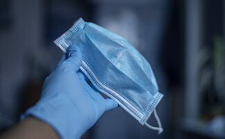 Hombre de California asalta restaurante que le pidió usar cubrebocas