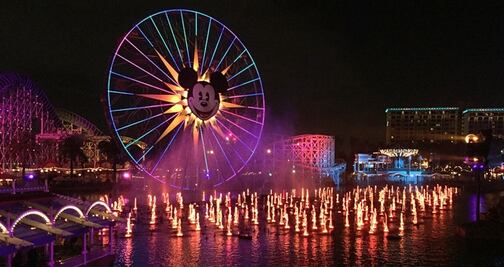 Heredera de Disney se infiltra en Disneyland y critica condiciones de trabajo