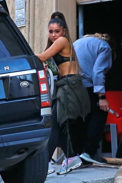 Ariana Grande conquista Los Ángeles con abdomen tonificado