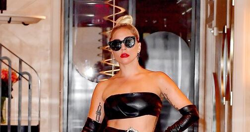 Lady Gaga impacta con leggings traslúcidos en Hollywood