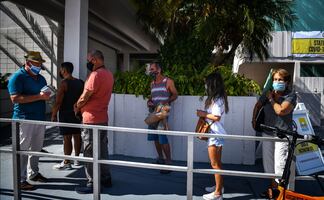 Famosos, ejecutivos y futbolistas viajan a EU para vacuna anticovid