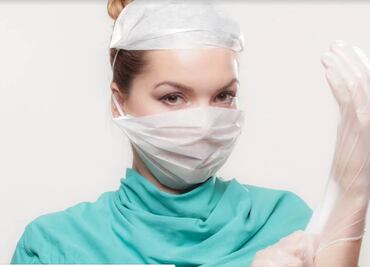 El protocolo que deben seguir los médicos para utilizar el equipo de protección personal