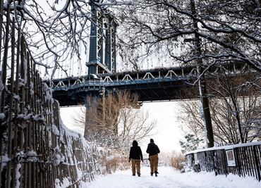 Nueva York amanece cubierta con la primera nevada del año