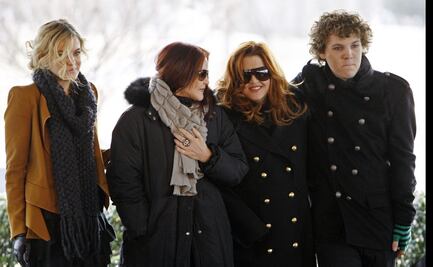 Depositan restos de nieto de Elvis Presley en Graceland