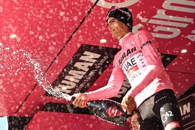 Isaac Del Toro sufre pero mantiene liderato en carrera dramática del Giro de Italia