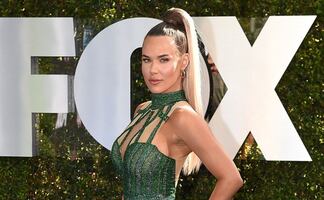 CJ Perry impacta en Instagram con bikini casi imposible de llevar 