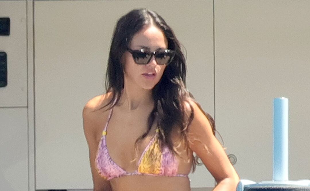Eiza González modela bikini tie dye durante vacaciones en Italia. Foto: The Grosby Group