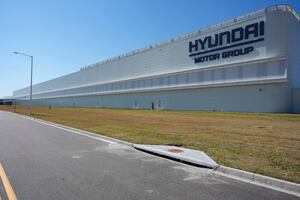 Redada en Georgia: ICE detiene a 475 trabajadores en la fábrica de Hyundai. VIDEO