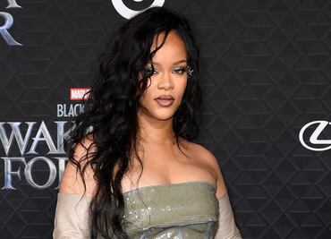 ¿Se casará? Rihanna modela diminuta lencería de encaje para novias y ‘enciende’ las redes