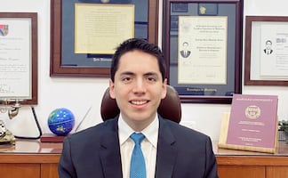 Universidad de Harvard reconoce a mexicano con el premio Derek Bok 2020