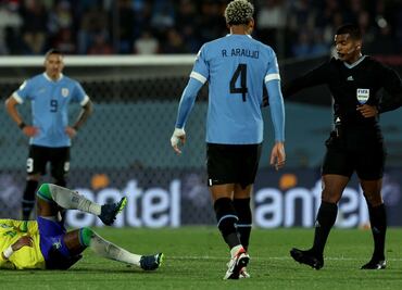 Neymar será operado en Brasil por la rotura de ligamento cruzado que sufrió hace unos días