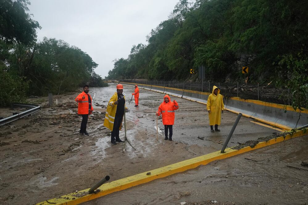 Acapulco, incomunicado tras paso del huracán Otis como categoría 5 (AP Photo/Marco Ugarte)
