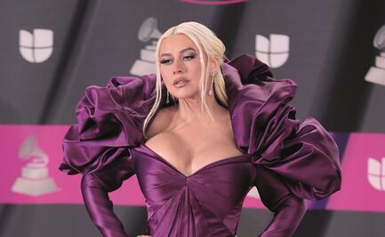 Christina Aguilera vuelve a la moda Y2K y se luce con minifalda de mezclilla y ligero