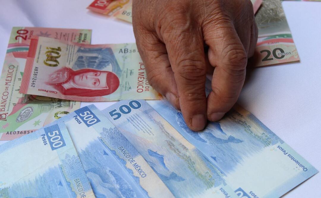 Tarjeta del Bienestar: Bancos que cobran comisión por retirar dinero. Foto: iStock / FJZEA