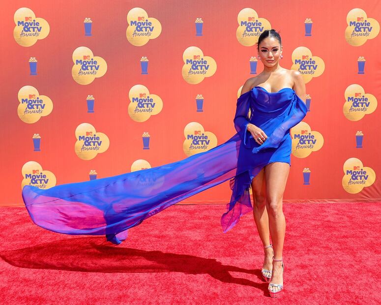 Vanessa Hudgens y el minivestido de velo con el que conquistó los MTV