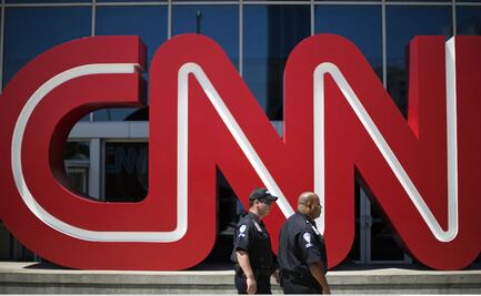 CNN despide a 3 empleados por ir a la oficina sin contar con vacuna anticovid