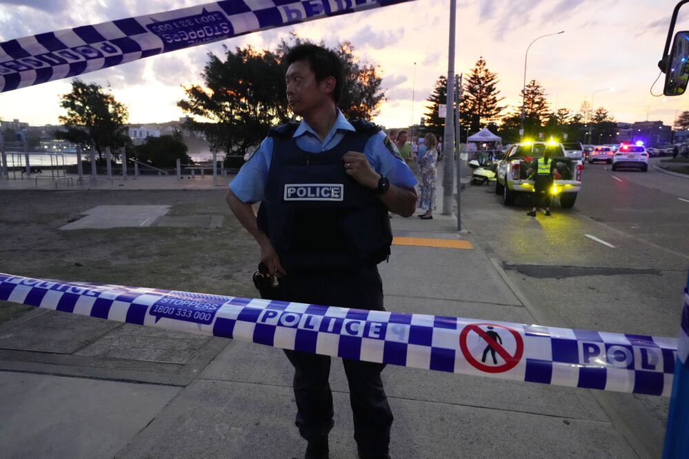 Ataque antisemita en Australia: sube a 16 la cifra de muertos tras tiroteo en evento judío en Sydney. Foto: AP