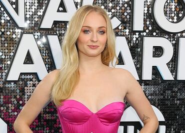 Captan a Sophie Turner embarazada en calles de California