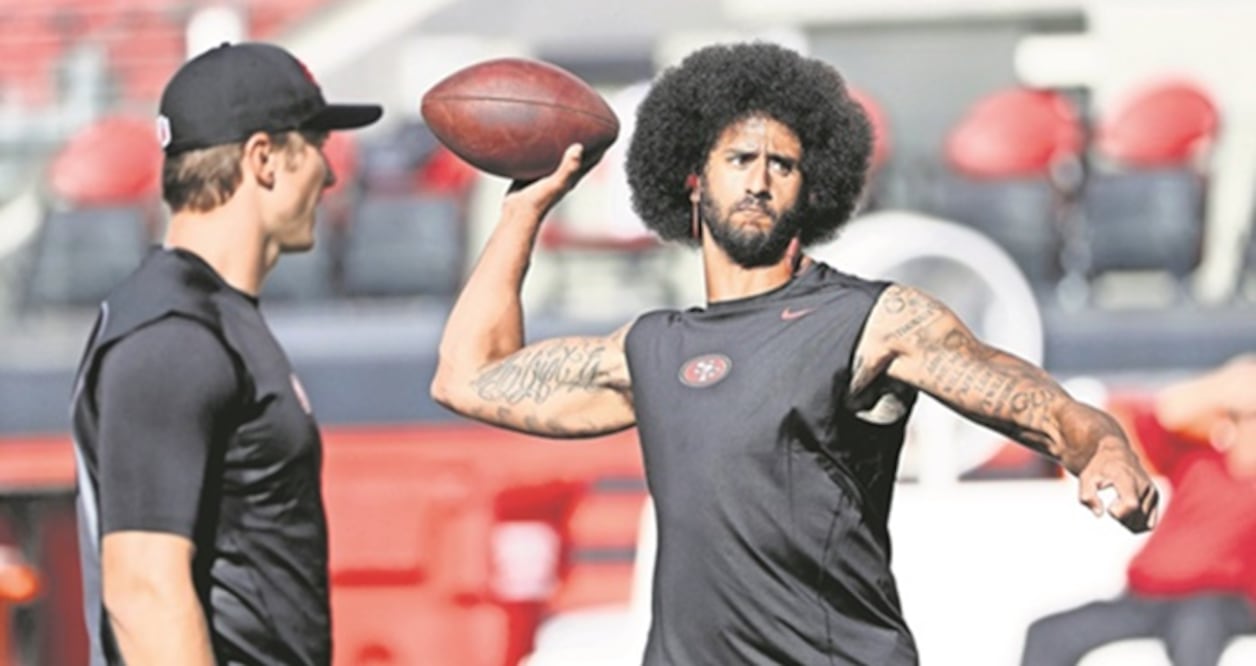 Colin Kaepernick Ofrece su Experiencia para Suplir a Aaron Rodgers en los New York Jets. Foto AP