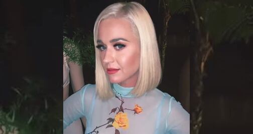 Katy Perry deslumbra con blusa traslúcida en lanzamiento de colección