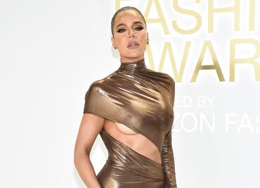 Khloé Kardashian conquista con minivestido brillante y “figura de impacto”